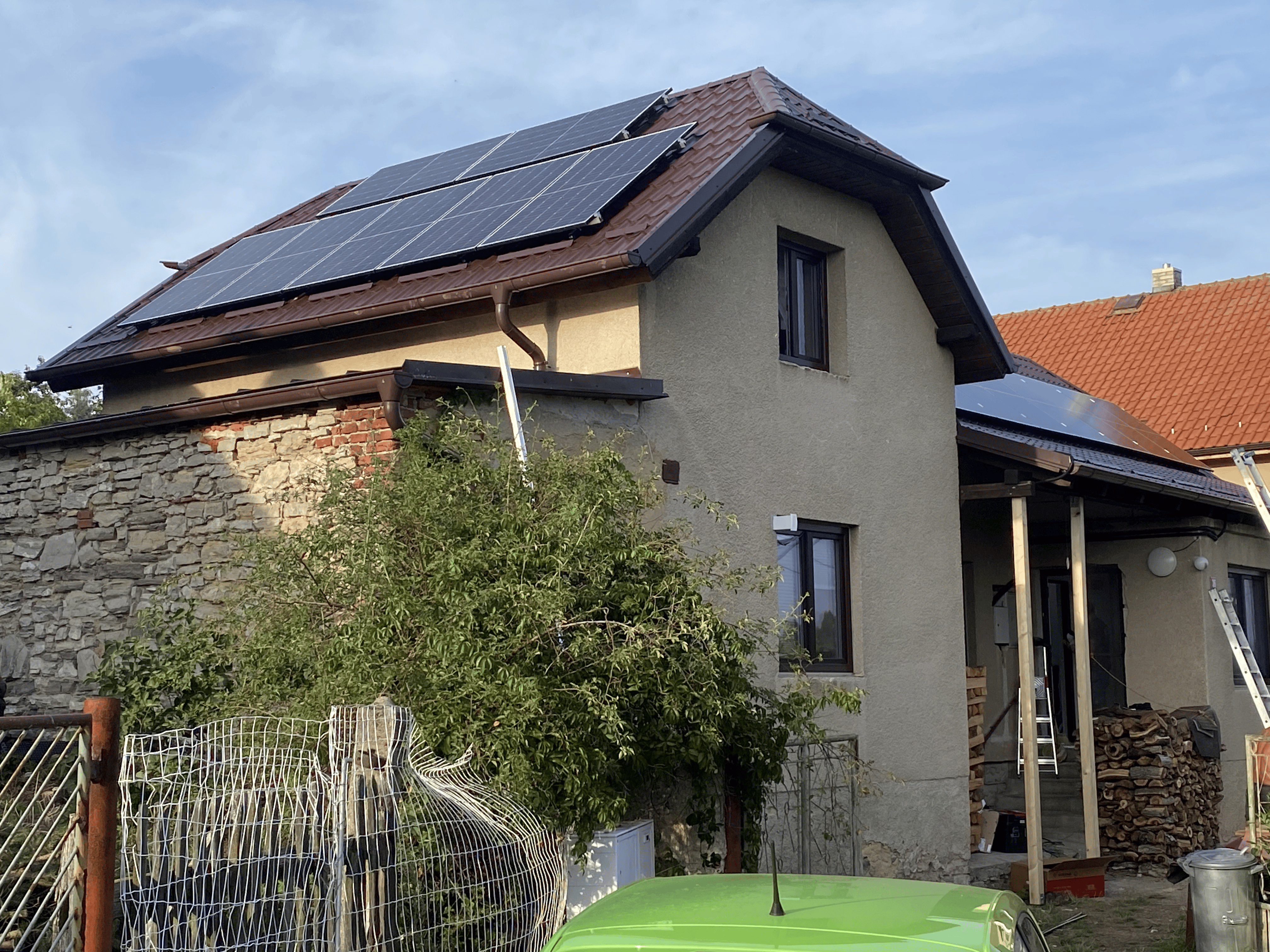 Pracovníci se solárními panely